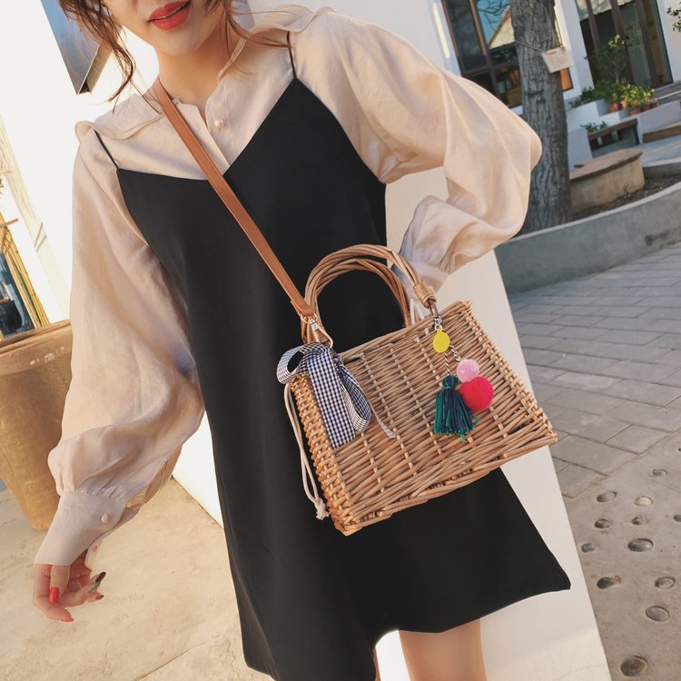 Classic Straw Women's Handbag - Handwoven Tote